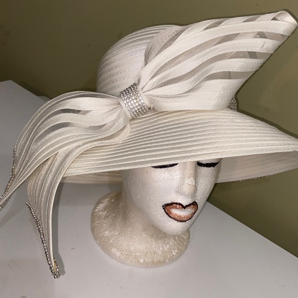Beautiful Church Hat / Dress Hat by Sierra - Picture 4 of 8